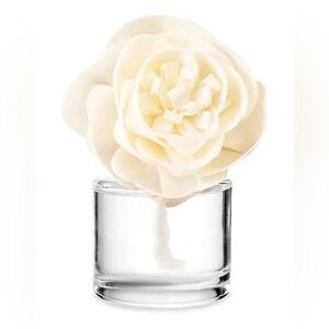 Scentsy Scent Flower in Magnolia Linen
